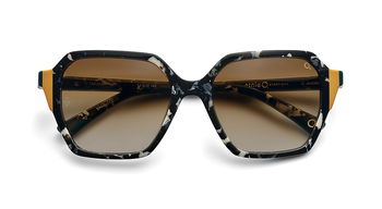 Das Bild zeigt die Sonnenbrille NAVAS von der Marke Etnia Barcelona in blau.